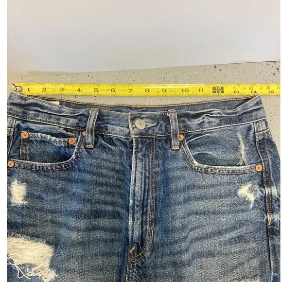 American Eagle 90s Boyfriend Shorts Medium Wash Distressed Denim Size 6 - Picture 3 of 7
